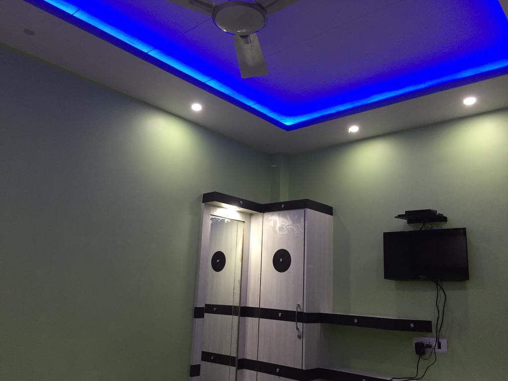 Oyo 75627 New Ankit Guest House Varanasi Room photo